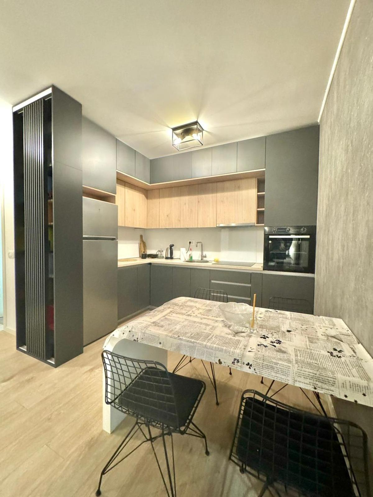 Modern One Bedroom *